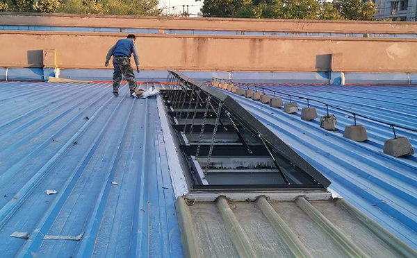 某区域性物流仓储中心石河子排烟窗系统安装项目