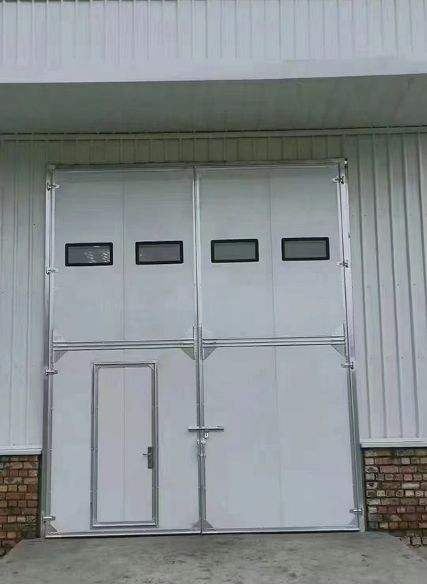 石河子工业门在设备装配车间出入口的实施记录